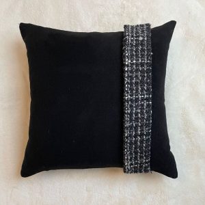 Blondy-coussin-noir-en-lainage-Blondynette-simple-en-tweed