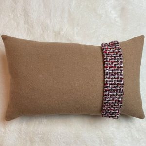 Blondy-coussin-rectangulaire-lainage-camel-et-blondynette-simple-tweed-rouge