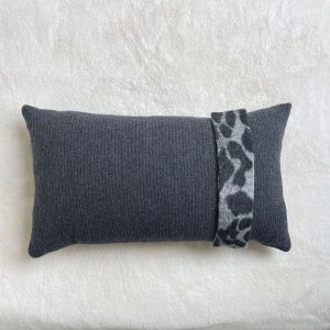coussin-lainage-gris-rectangulaire-Blondynette-leopard-gris