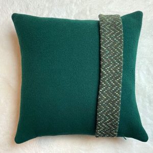 Blondy-coussin-carre-lainage-vert-Blondynette-simple-lainage-vert-endroit