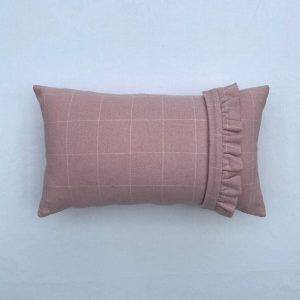 Coussin-LeTouquet-rectangulaire-blondynette-tonsurton-carreaux-rose-et-blanc-volant
