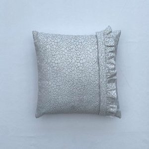 Coussin-Lille-carre-blondynette-tonsurton-leopard-blanc-volant