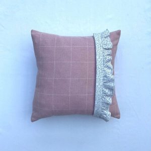 coussin-rose-carre-blondynette-blanche-leopard